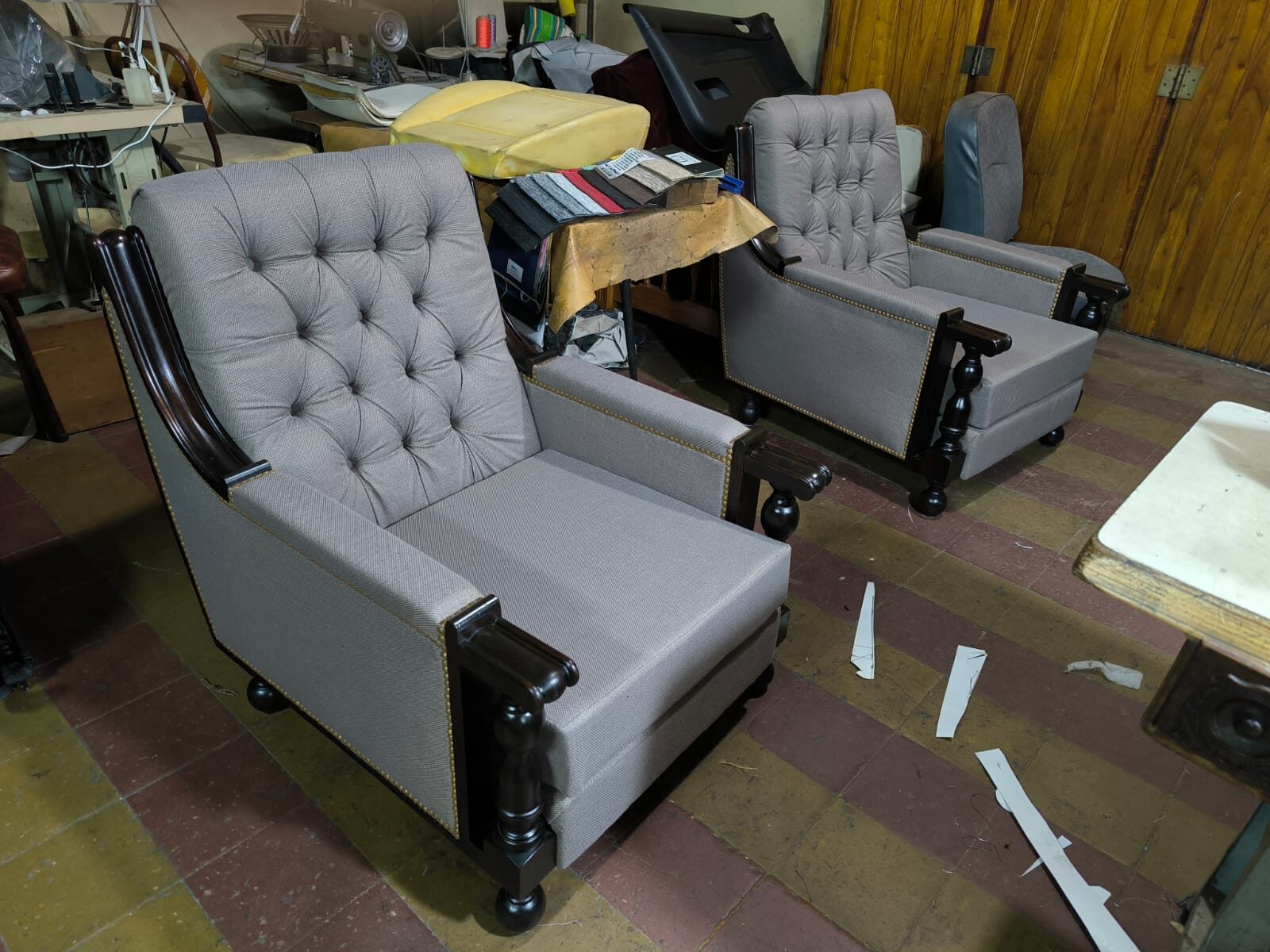 Asiento de auto en cuero negro perforado